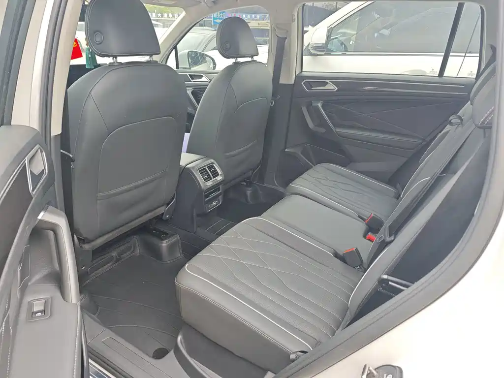 Volkswagen Tiguan L — миниатюра 5