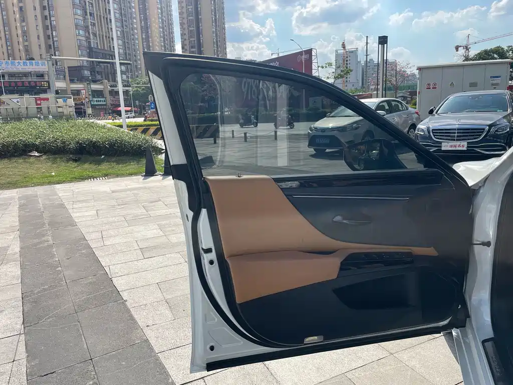 Lexus ES — миниатюра 9