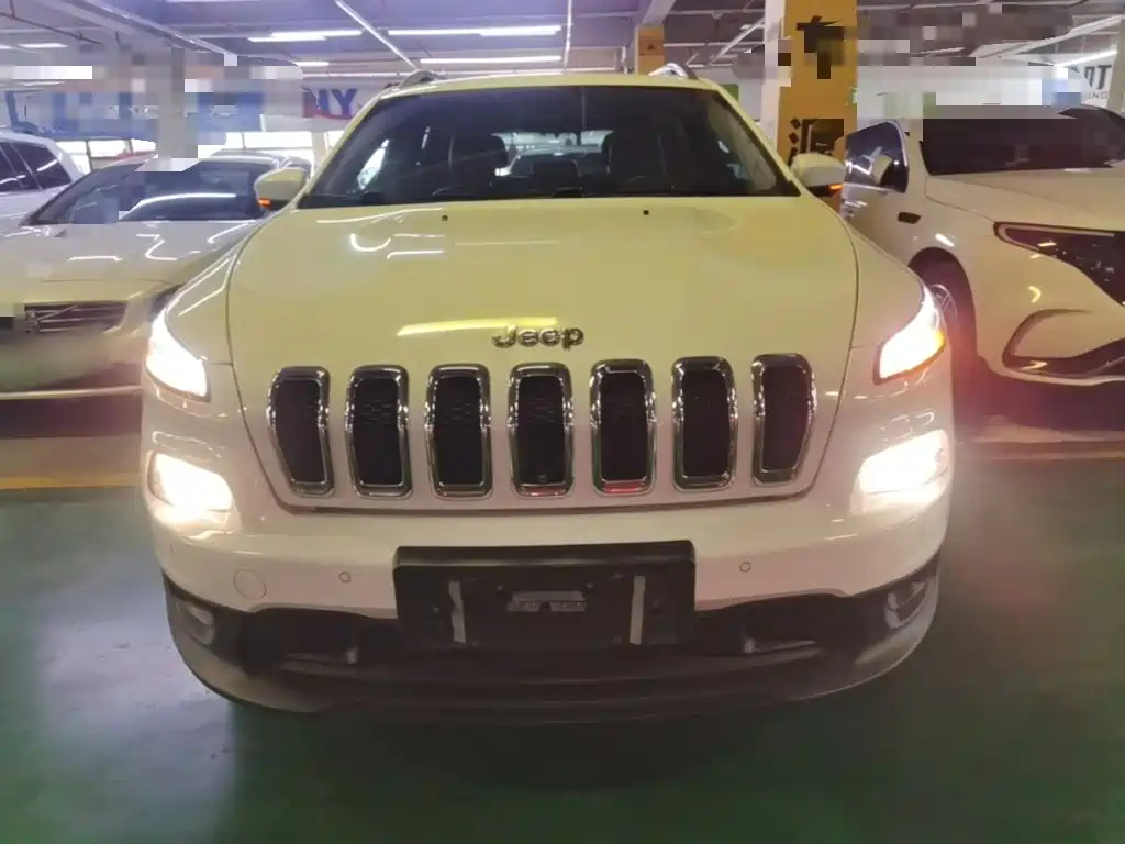 Jeep Cherokee — миниатюра 3