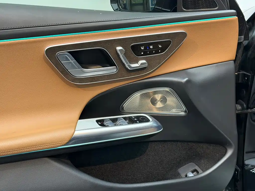 Mercedes-Benz E-Class — миниатюра 16
