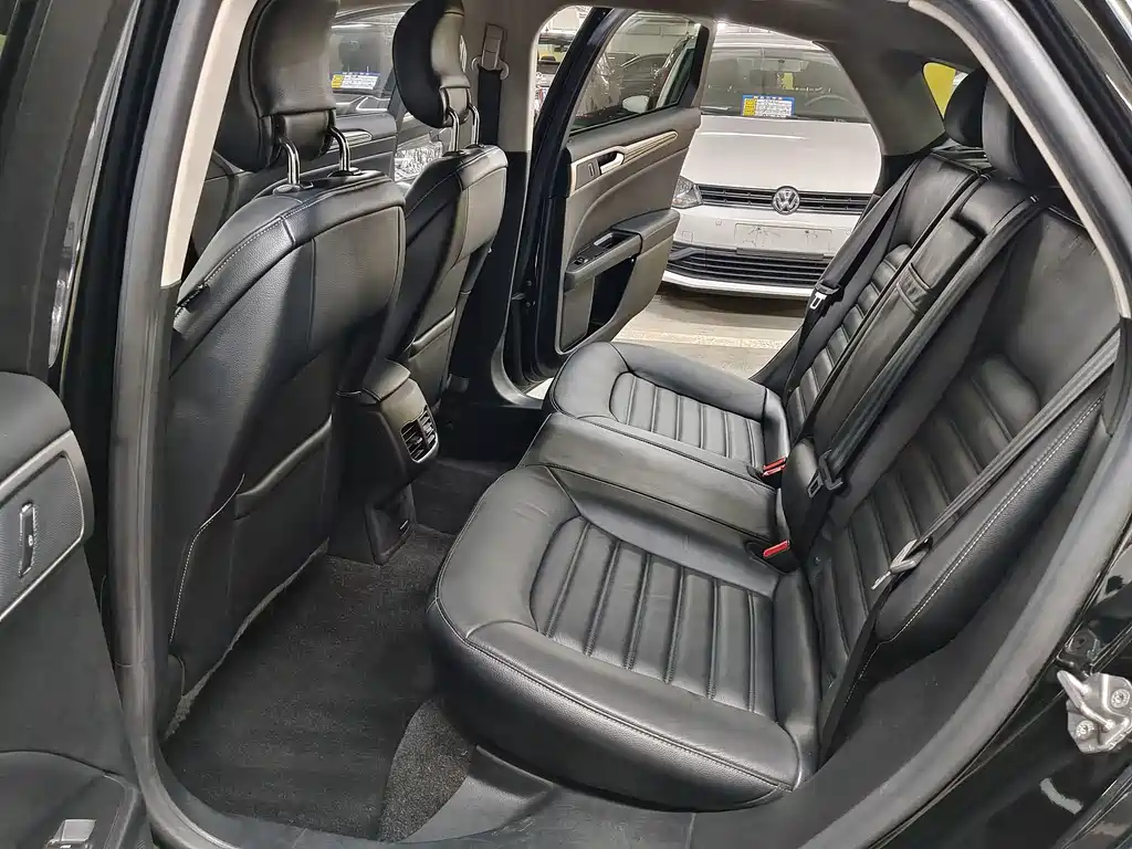 Ford Mondeo — миниатюра 8