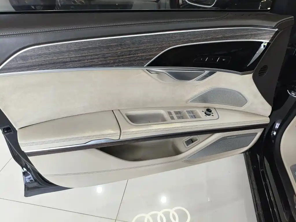 Audi A8 — миниатюра 7