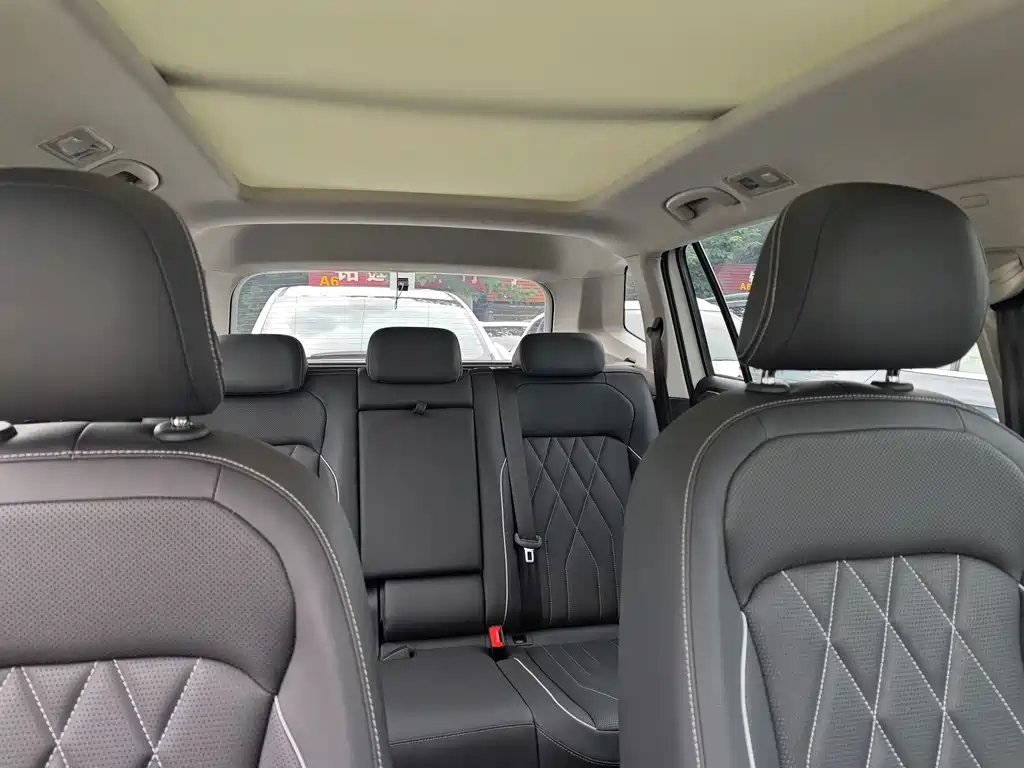 Volkswagen Tiguan L — миниатюра 11