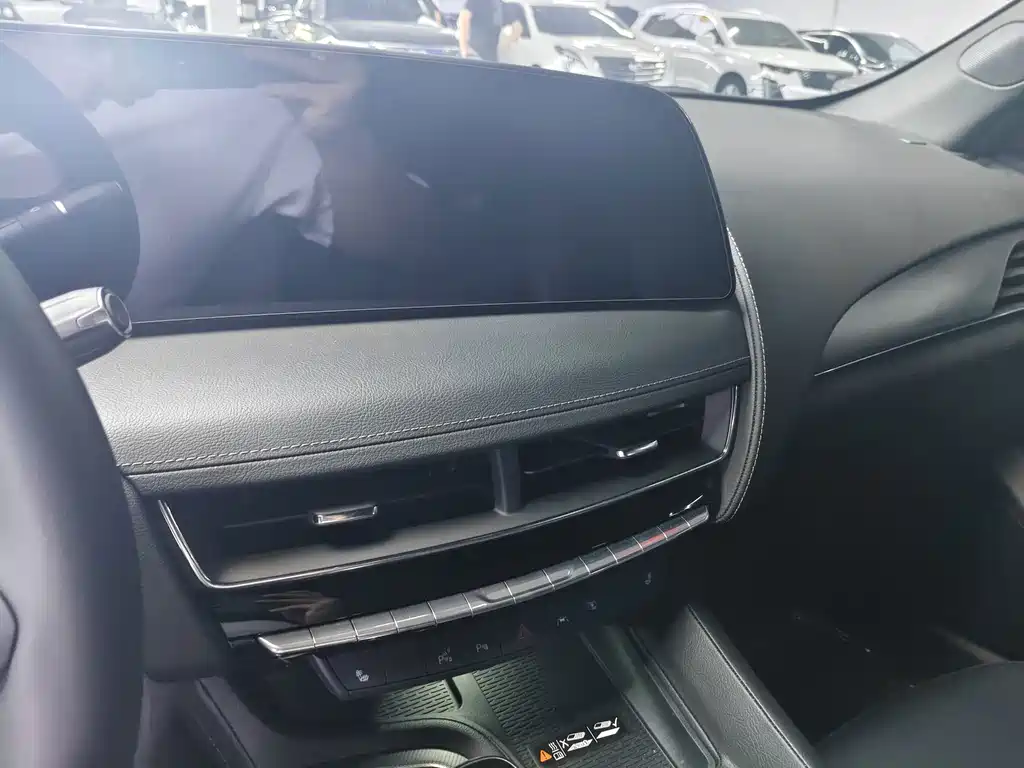 Cadillac CT5 — миниатюра 10