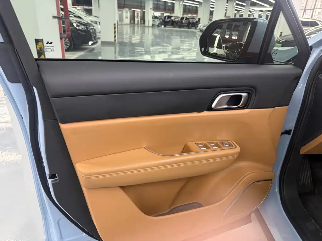 Li Auto ONE 2021 6 мест