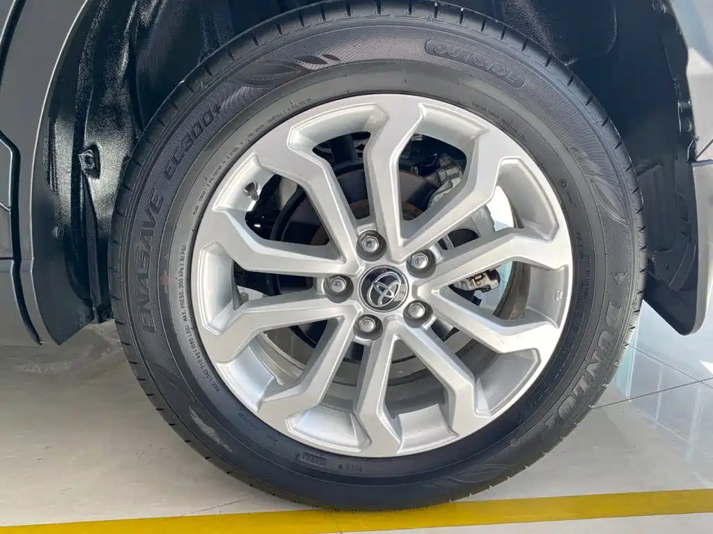 Toyota Frontlander — миниатюра 9