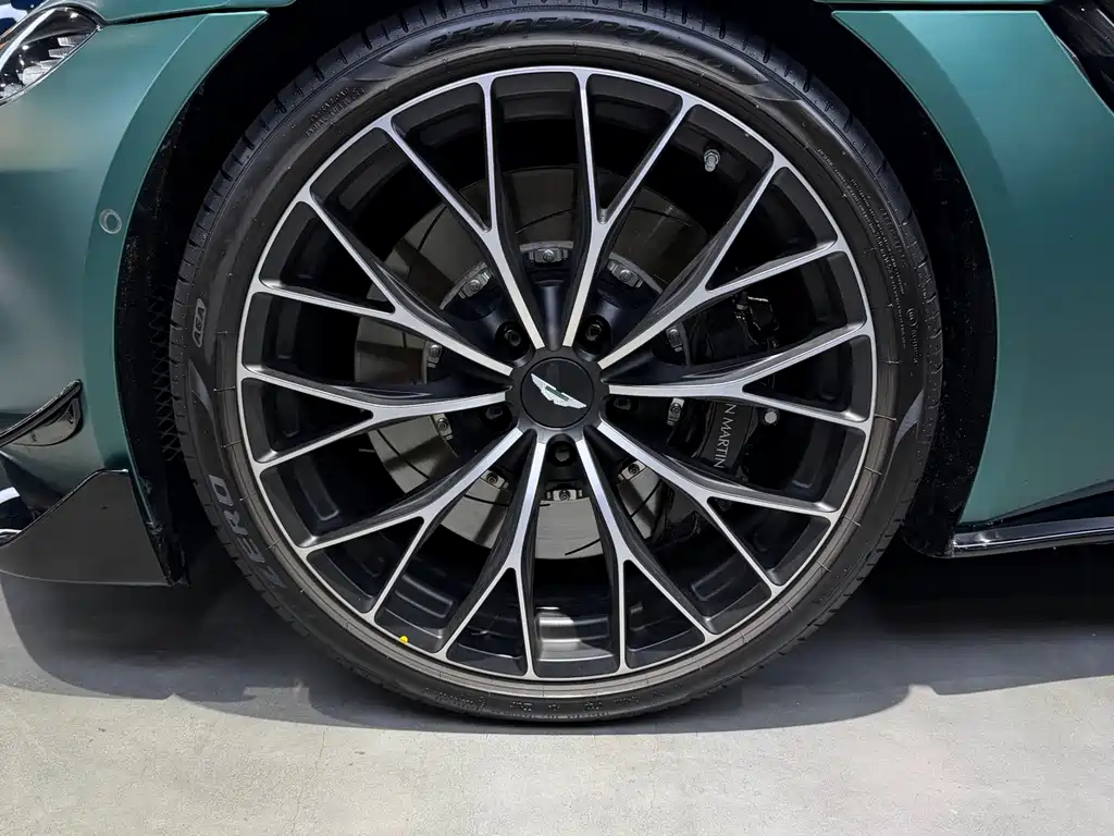 Aston Martin V8 Vantage — миниатюра 4