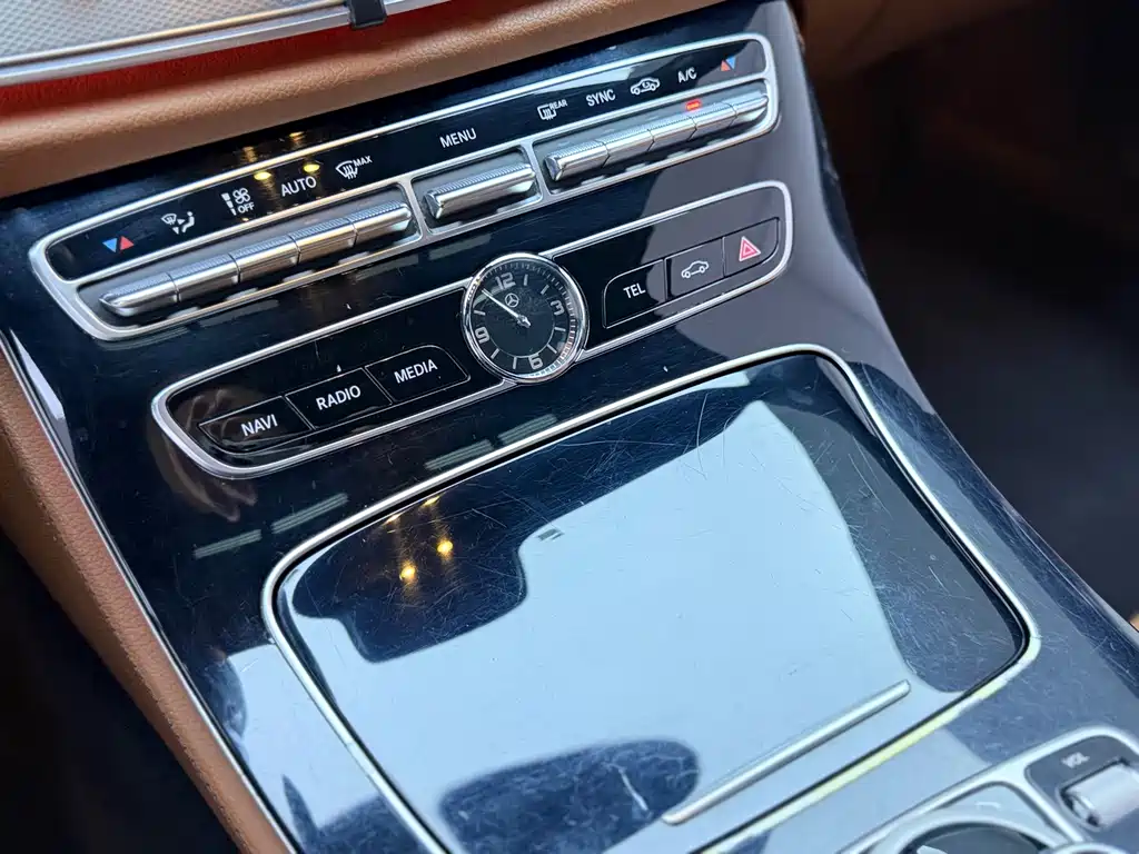 Mercedes-Benz E-Class — миниатюра 8