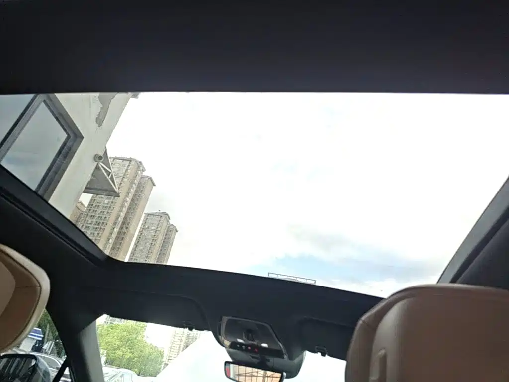 Cadillac Lyriq — миниатюра 18