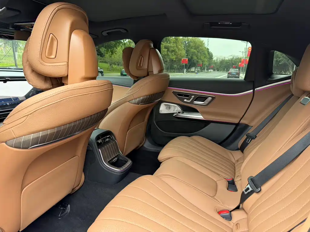Mercedes-Benz E-Class — миниатюра 6