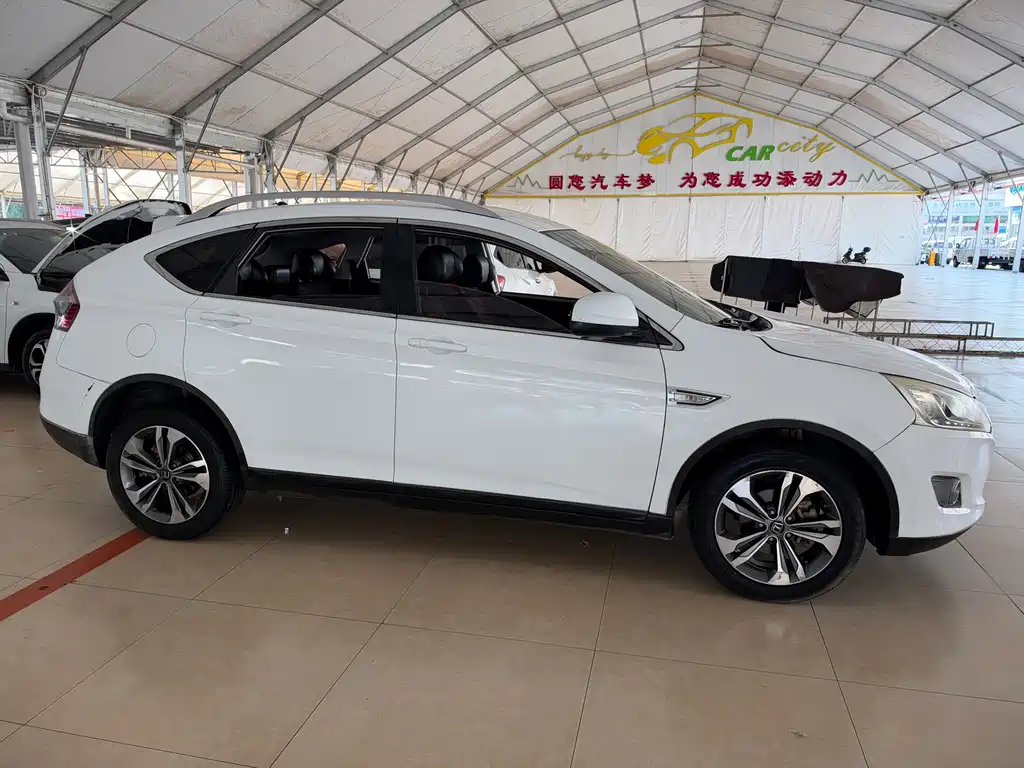 Luxgen U6 — миниатюра 5