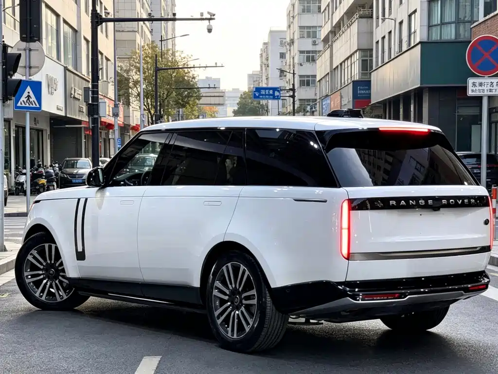 Land Rover Range Rover 2024 3.0 L6 400PS Long Wheelbase