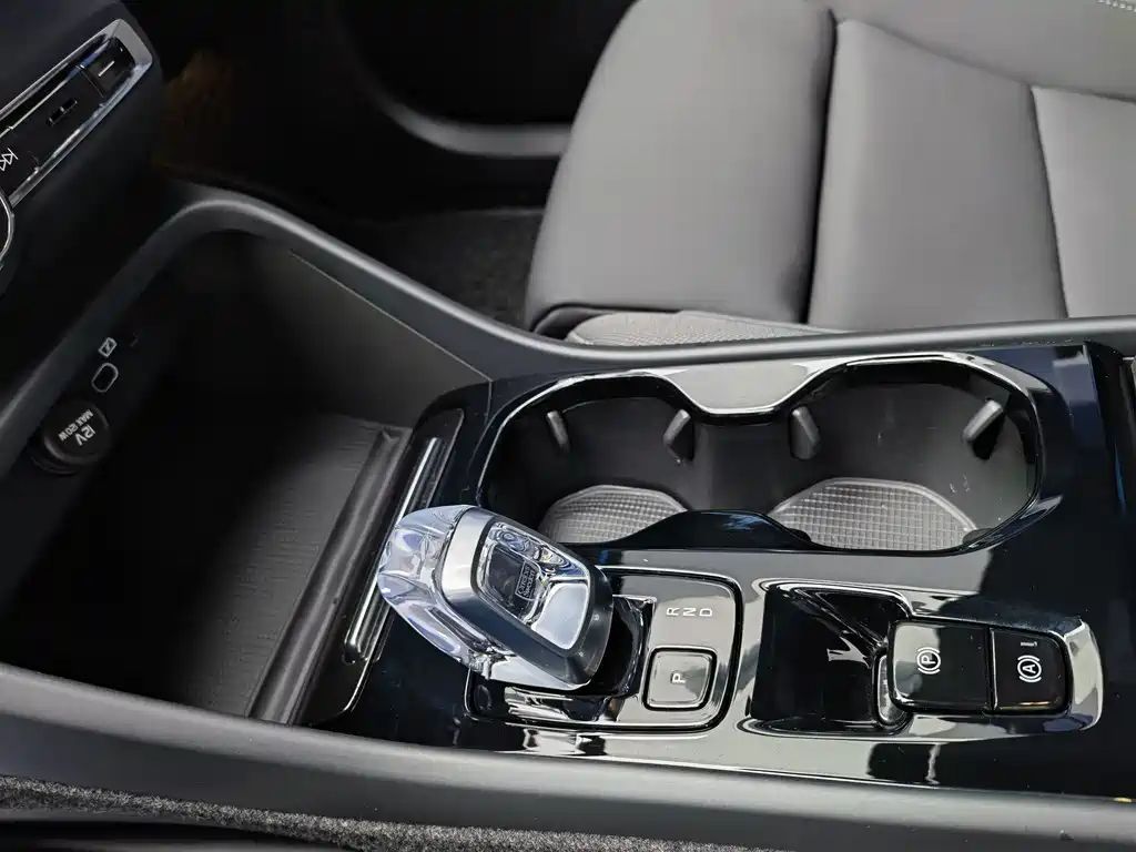 Volvo XC40 — миниатюра 11