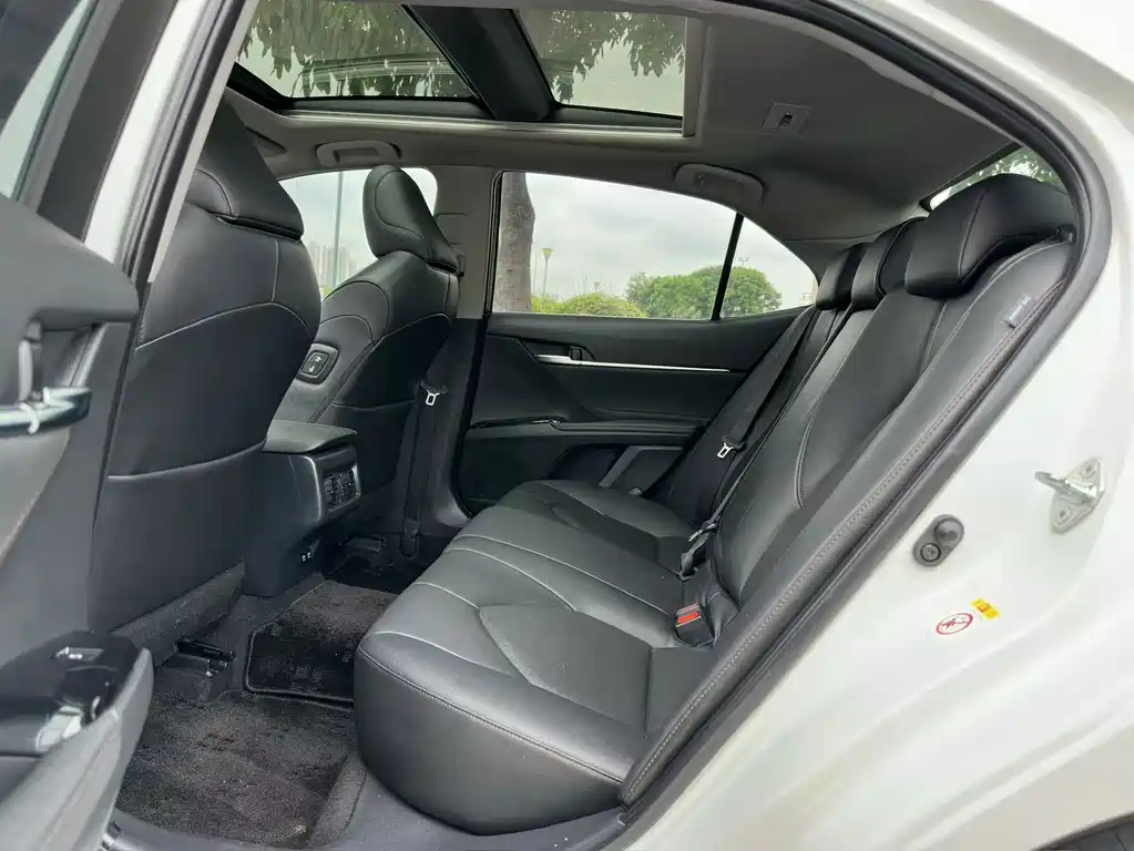 Toyota Camry — миниатюра 6