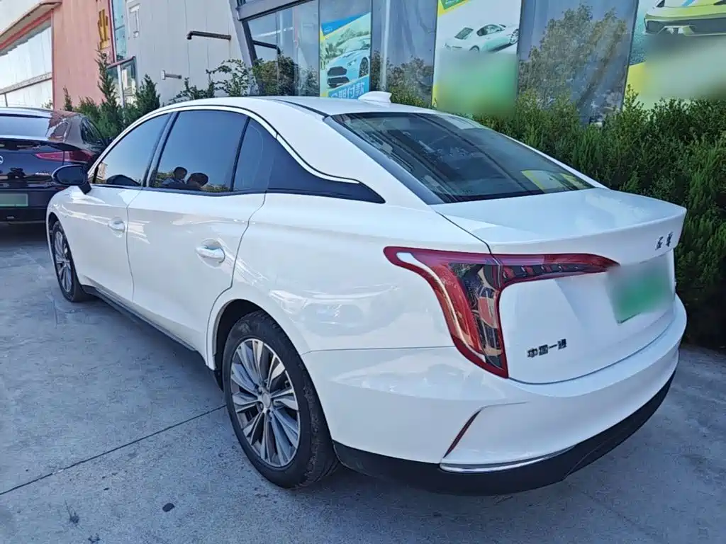 Hongqi Hongqi E-QM5 — миниатюра 5