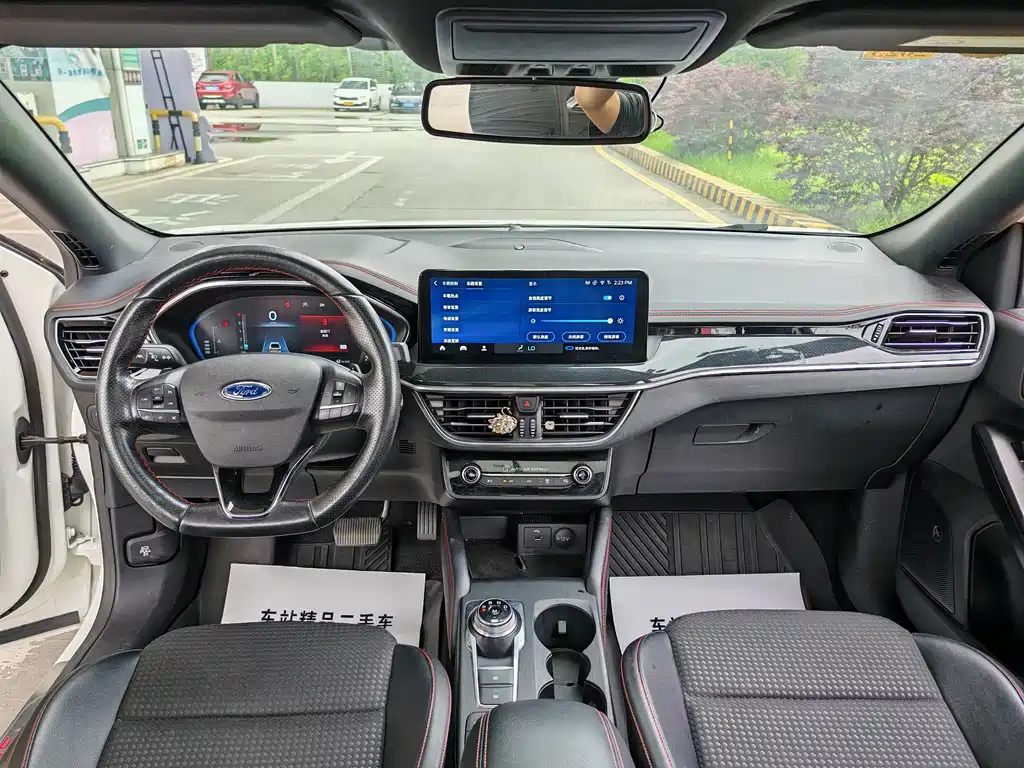 Ford Focus 2021 EcoBoost 180 AT ST Line