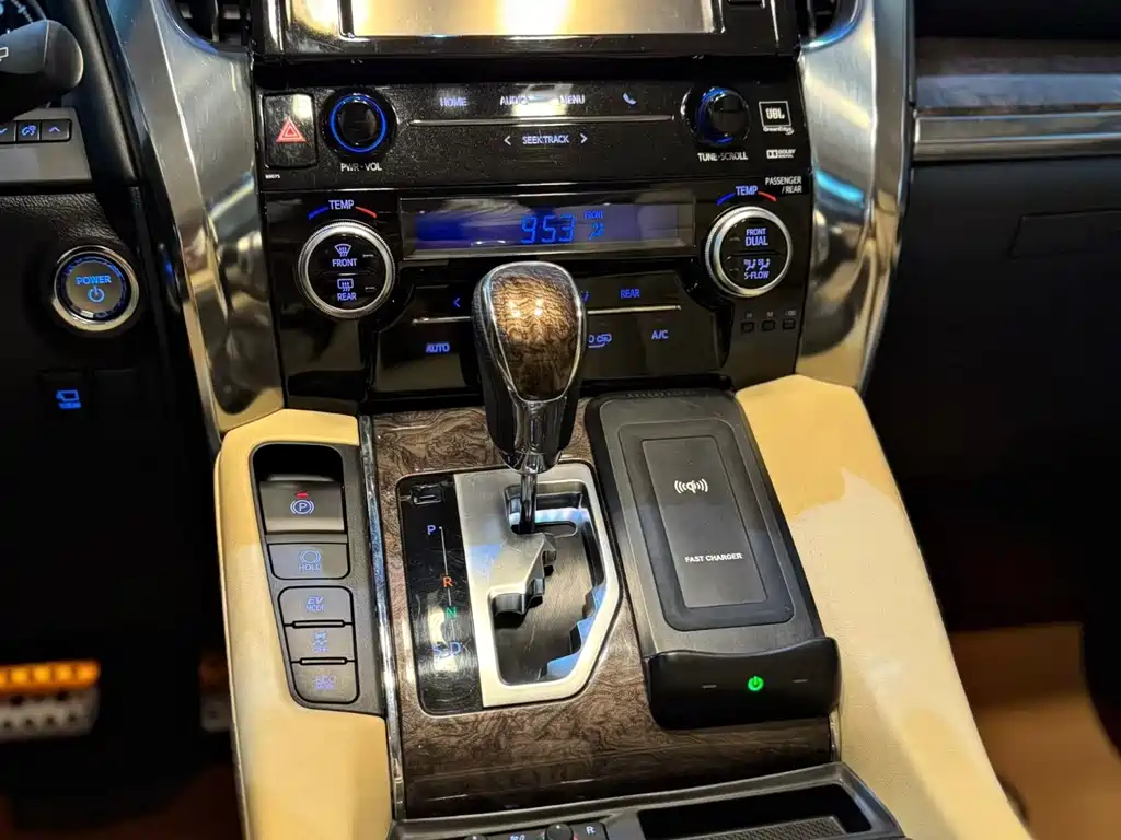 Toyota Vellfire 2019 2.5L HV Luxury