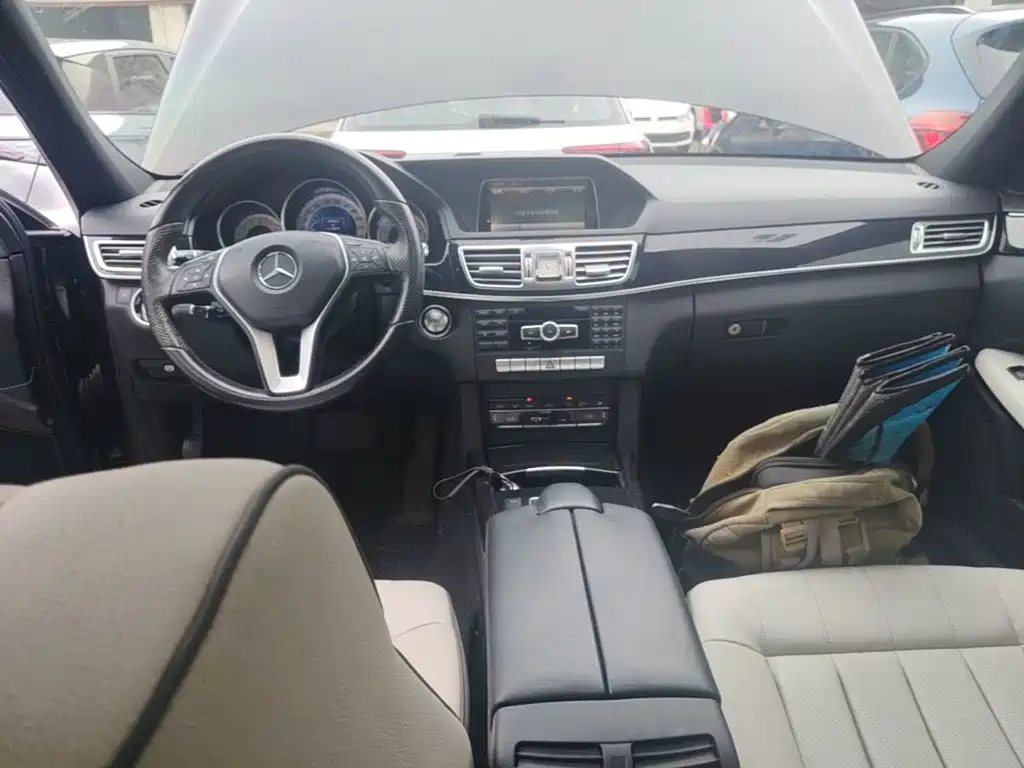 Mercedes-Benz E-Class — миниатюра 10