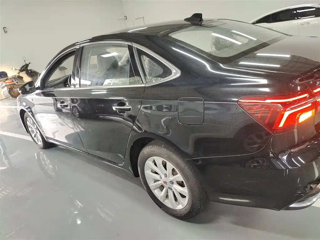 ROEWE  I6 NEW ENERGY