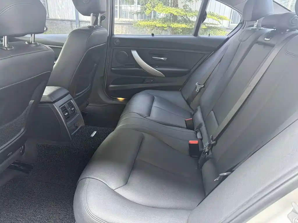 BMW 3 Series — миниатюра 6