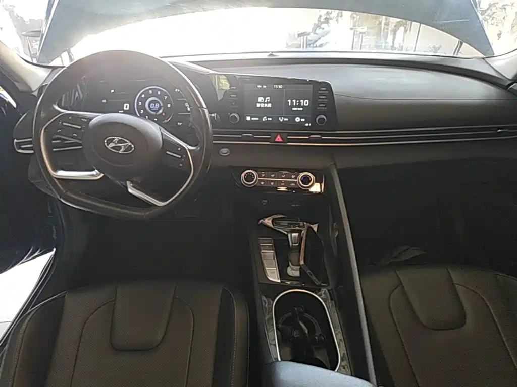 Hyundai Elantra — миниатюра 10