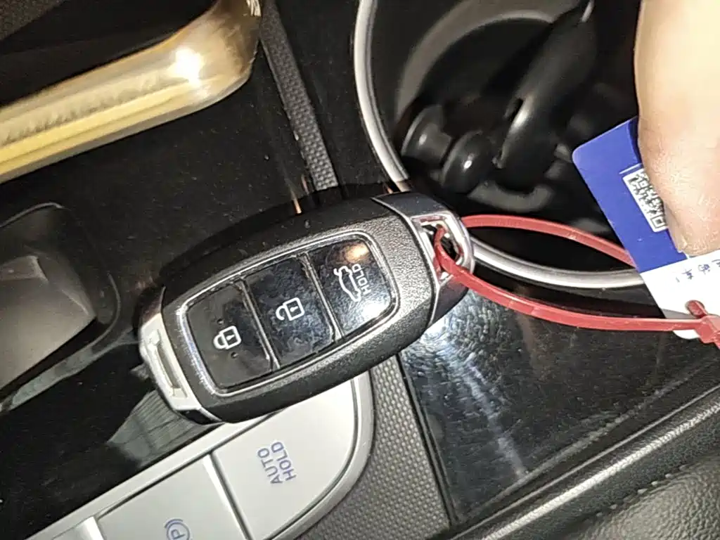 Hyundai Elantra — миниатюра 9