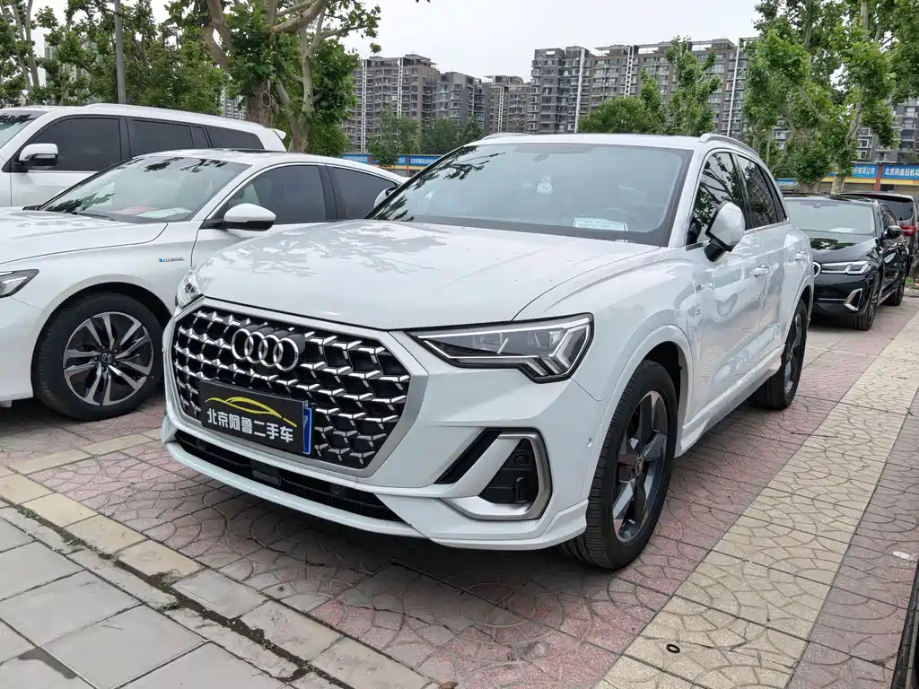 Купить Audi Q3