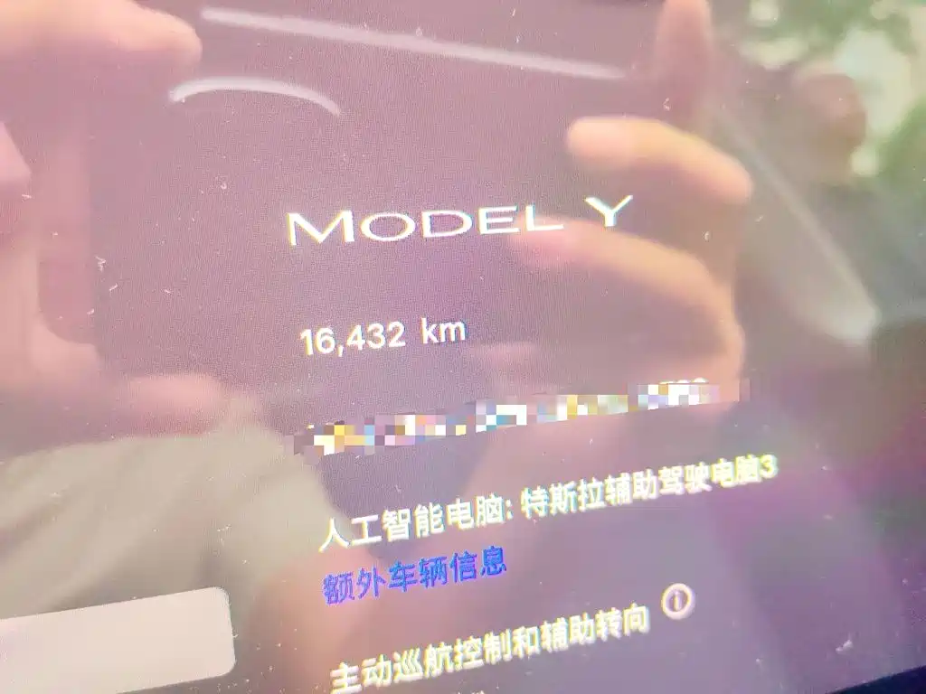Tesla Model Y — миниатюра 8