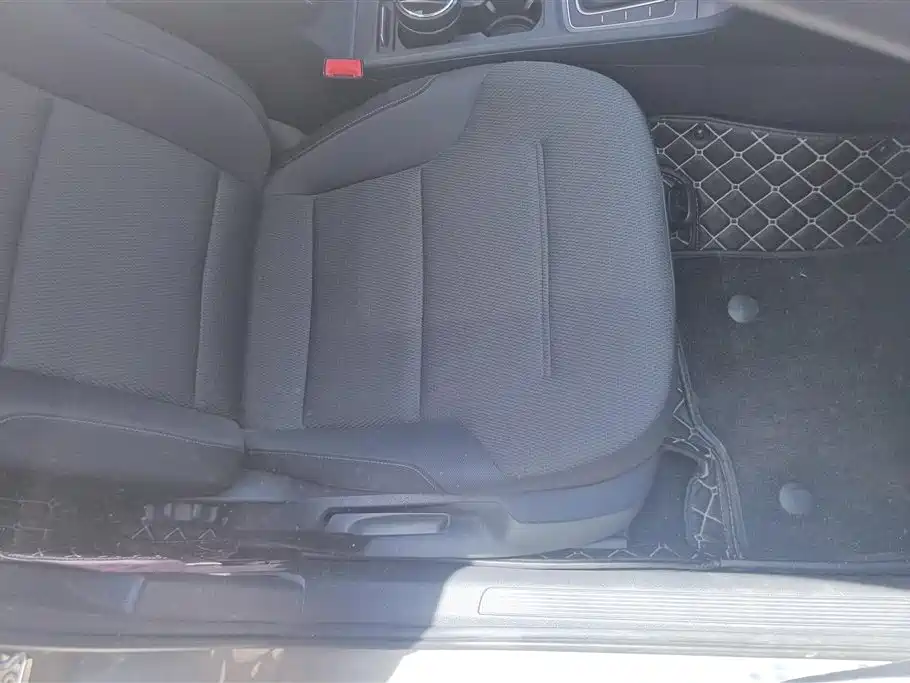 Volkswagen Golf 2016 1.6L AT Comfort
