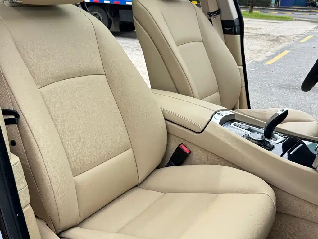 BMW 5 Series — миниатюра 8