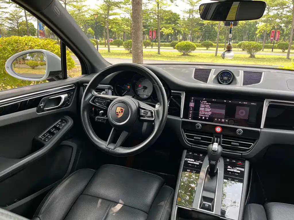 Porsche Macan — миниатюра 10