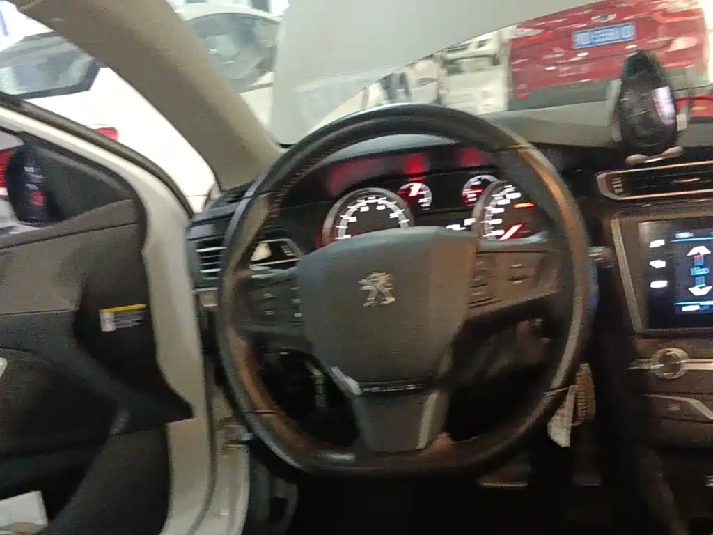 Peugeot 408 — миниатюра 11