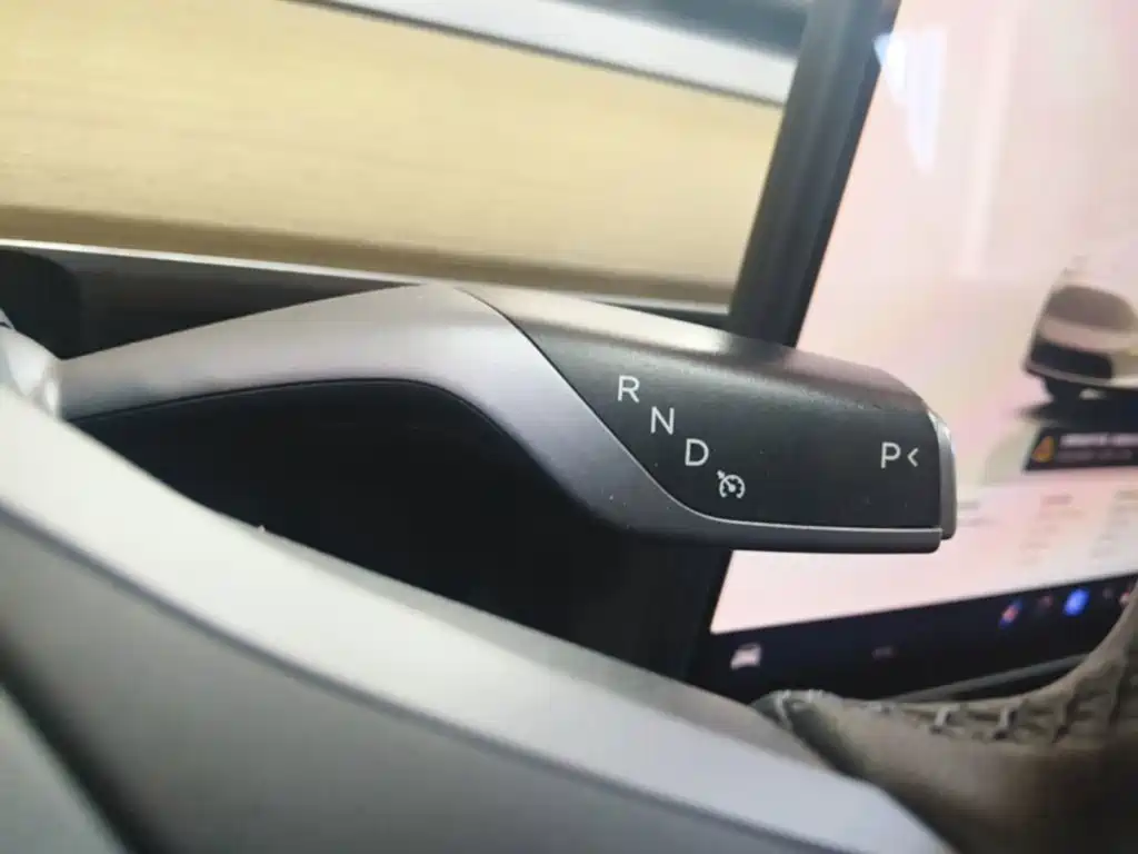 Tesla Model Y — миниатюра 14