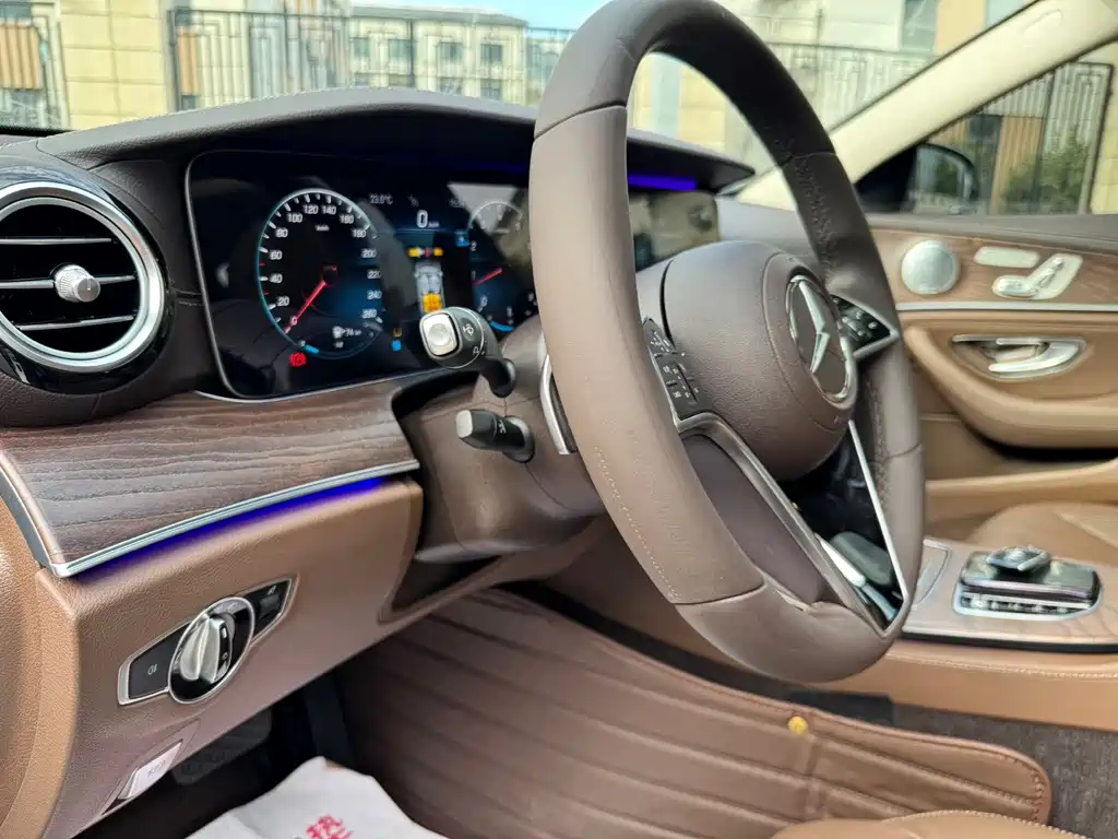 Mercedes-Benz E-Class — миниатюра 14