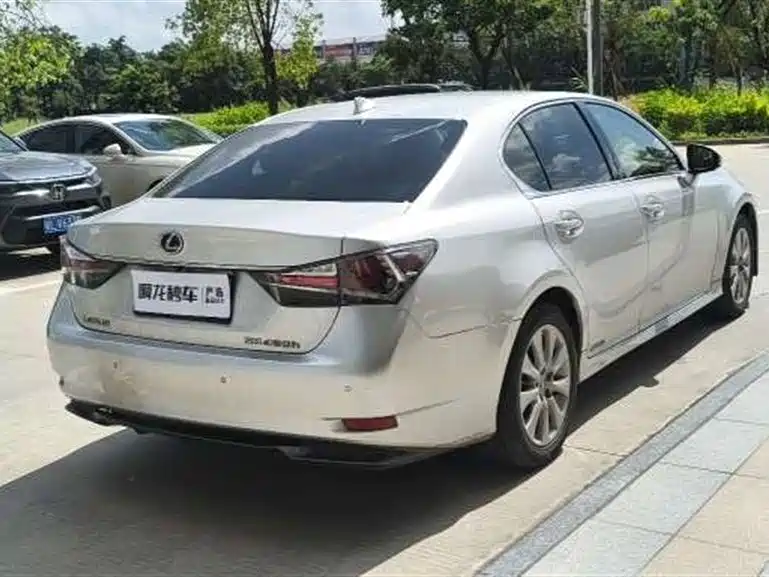 Lexus GS 2016 300h Lead