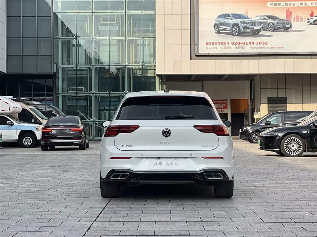Volkswagen Golf 1.4 л 2023 г. Белый, пробег 27000 км
