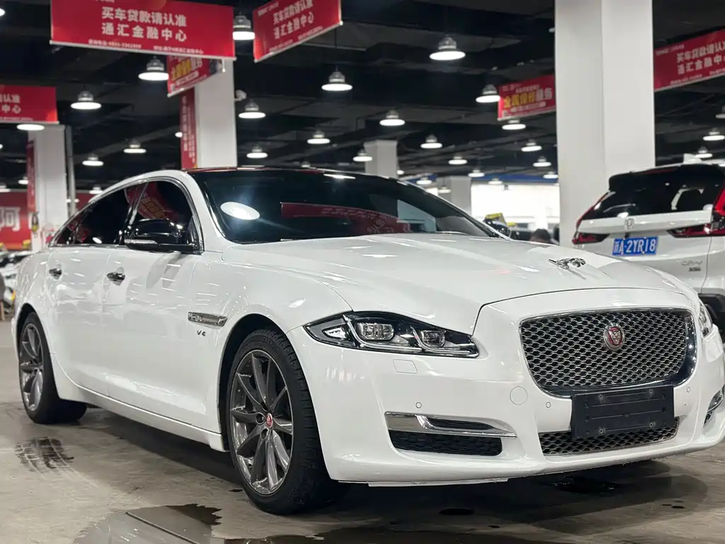 JAGUAR XJ