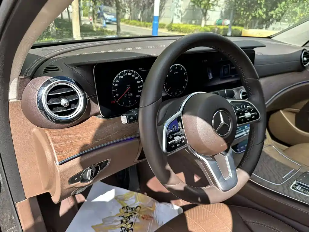 Mercedes-Benz E-Class — миниатюра 21