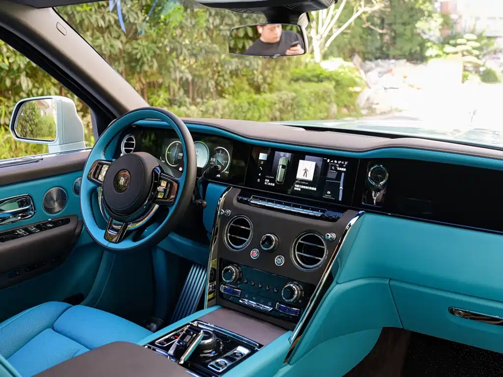 Rolls-Royce Cullinan — миниатюра 19