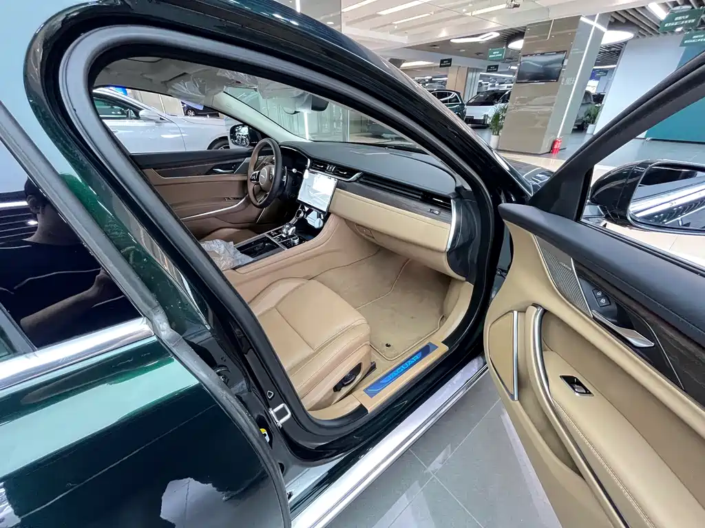 Jaguar XFL 2025 2.0T P250 Premium Luxury