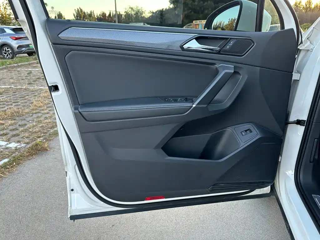 Volkswagen Tiguan L — миниатюра 12