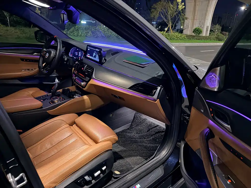 BMW 5 Series — миниатюра 7