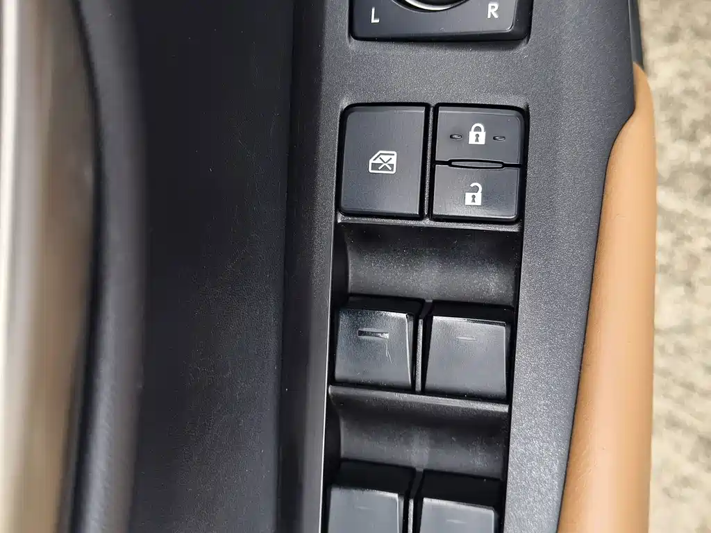 Lexus NX — миниатюра 16