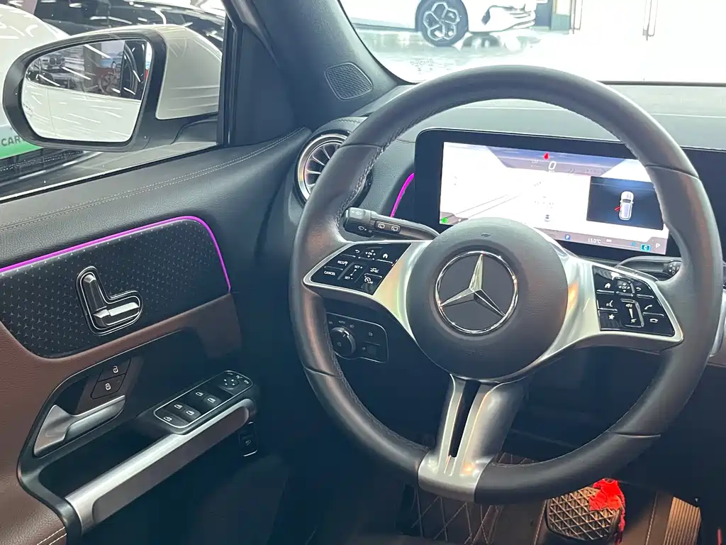 MERCEDES-BENZ GLB