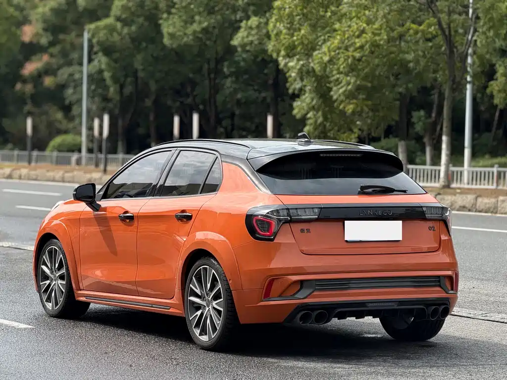 Lynk & Co 02 Hatchback — миниатюра 4