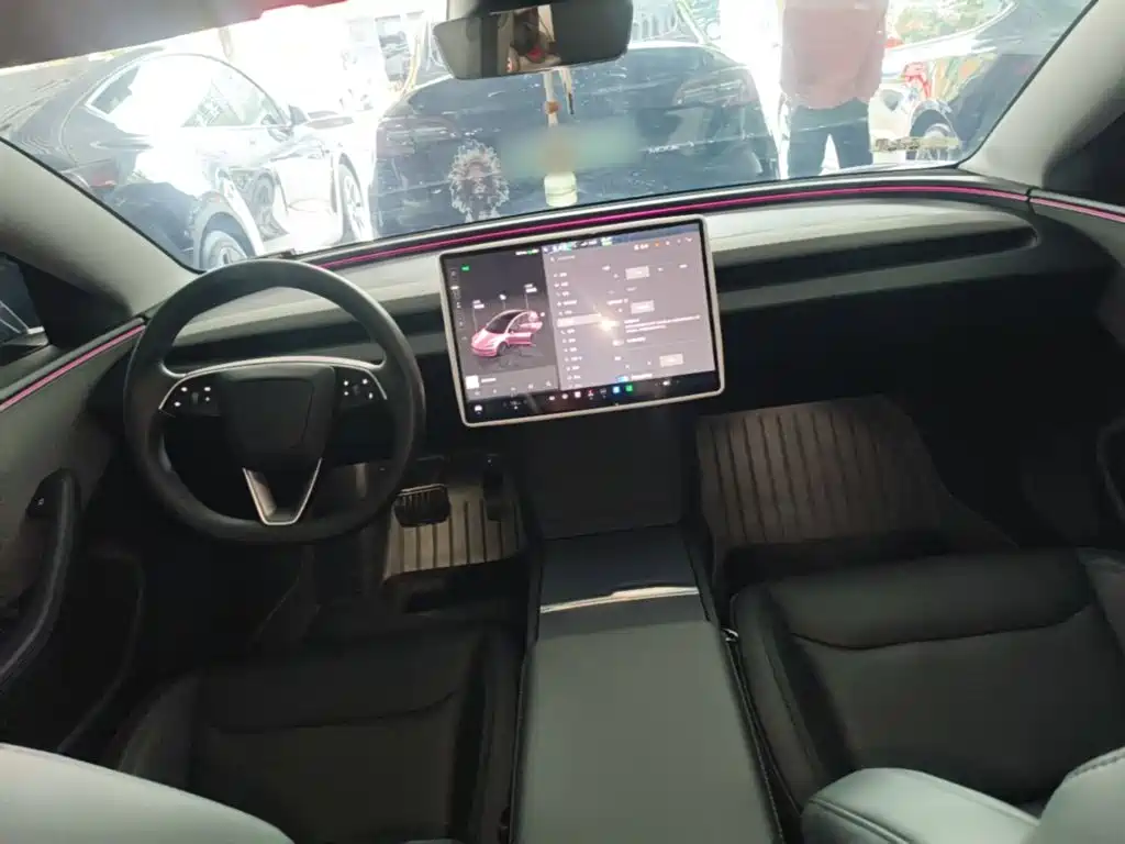 Tesla Model 3 — миниатюра 10