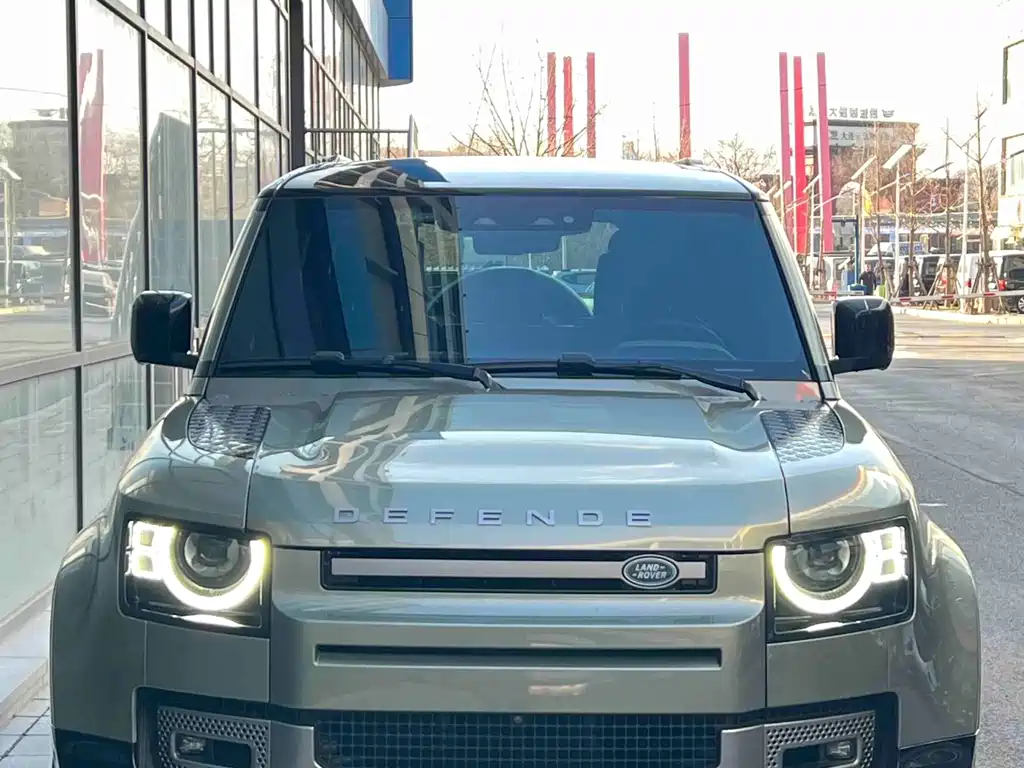 LAND ROVER DEFENDER