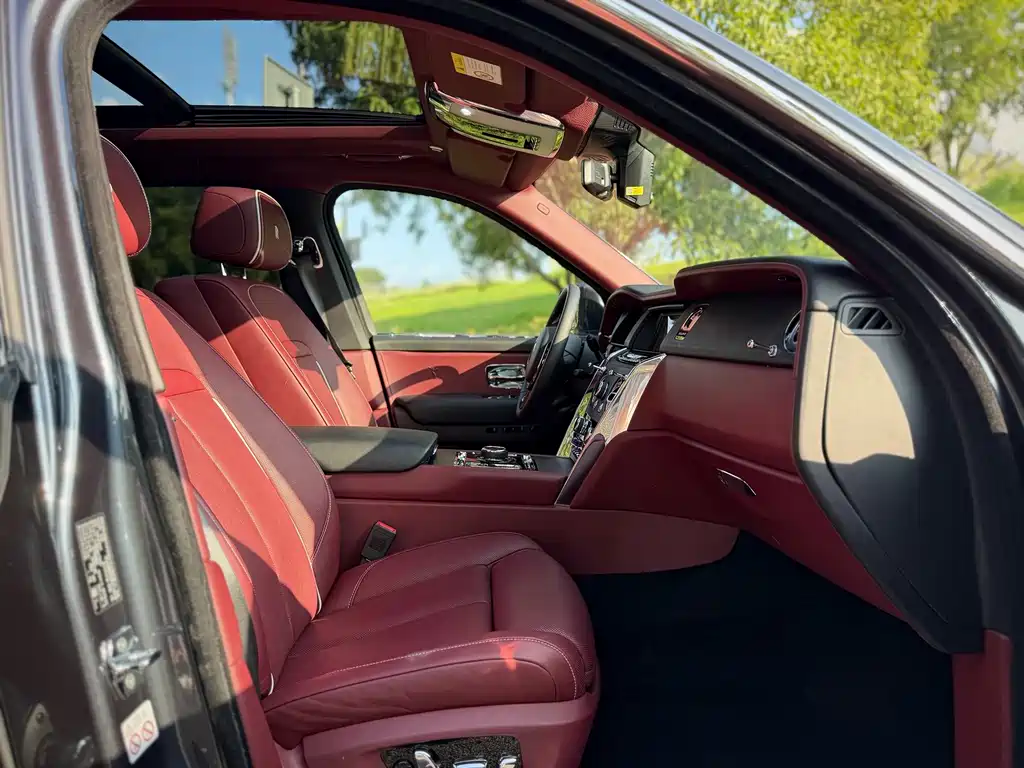 Rolls-Royce Cullinan — миниатюра 17