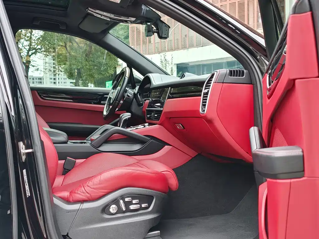 Porsche Cayenne — миниатюра 10