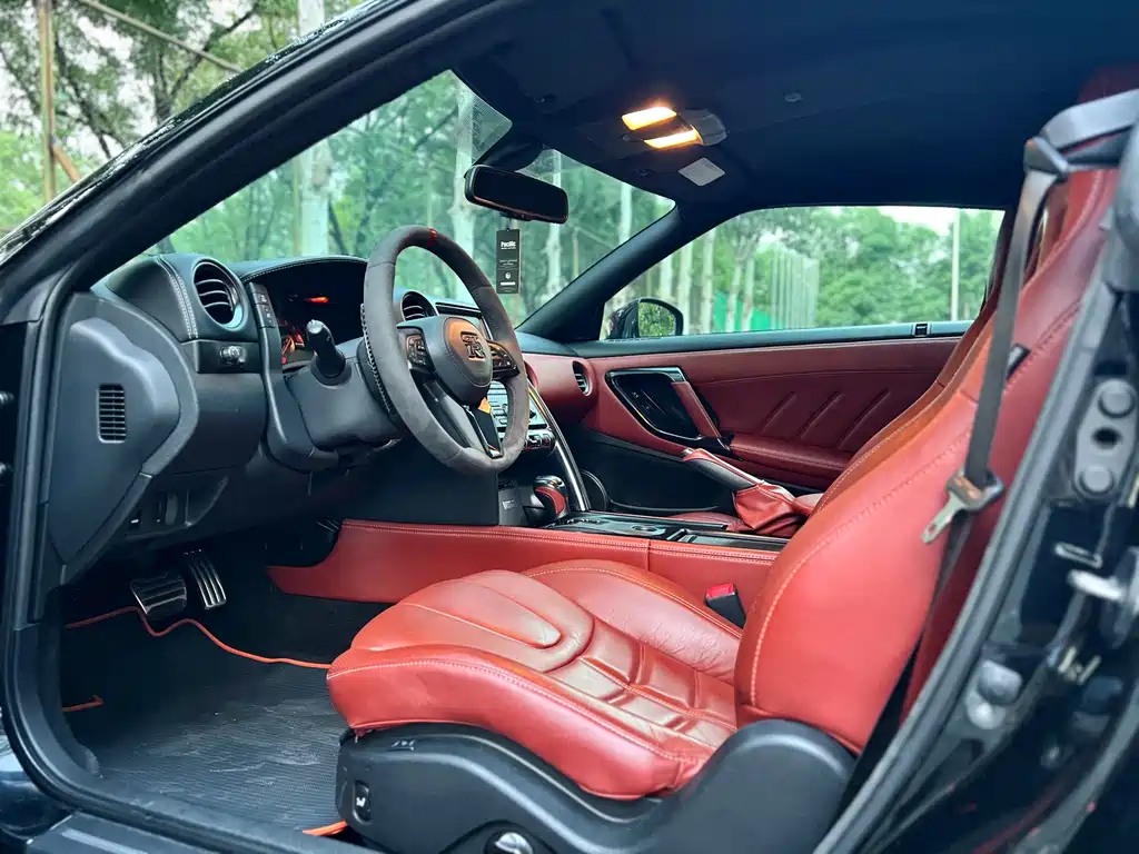 Nissan GT-R — миниатюра 5